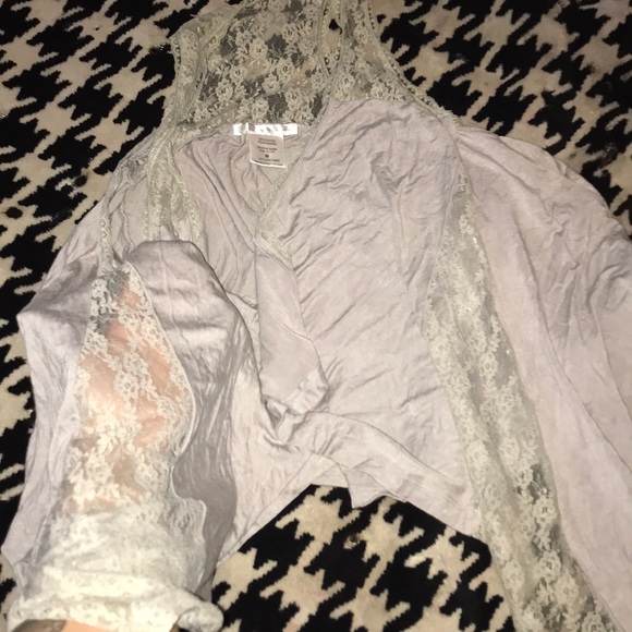 Beautiful grey vest - Picture 3 of 4